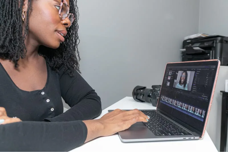 iaac-jenell-stewart-on-laptop