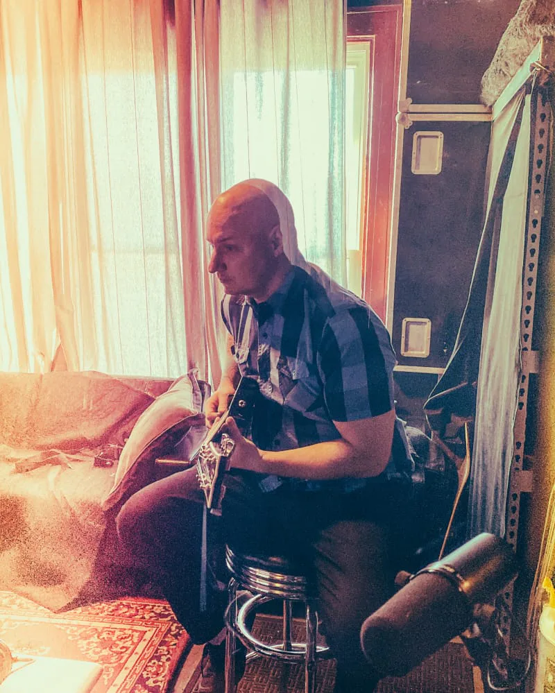 iaac-ryan-baustert-playing-guitar-in-studio