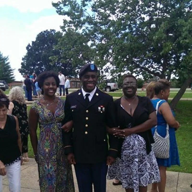 iaac-ed-latimore-militar-uniform-graduating-basic-training-with-family