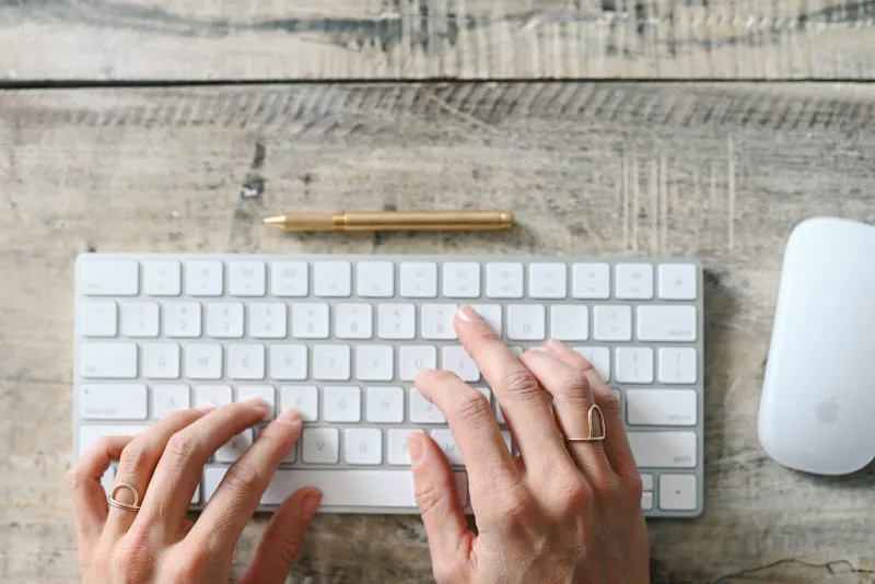 iaac-bonnie-christine-typing-workstation-close-up