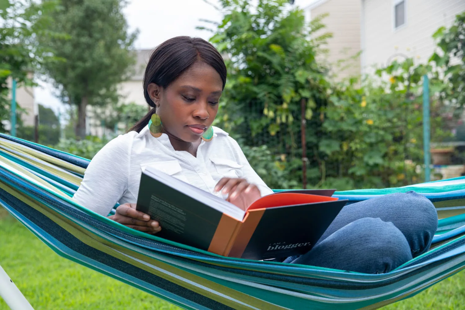 iaac-tanya-harrsis-reading-i-am-a-blogger