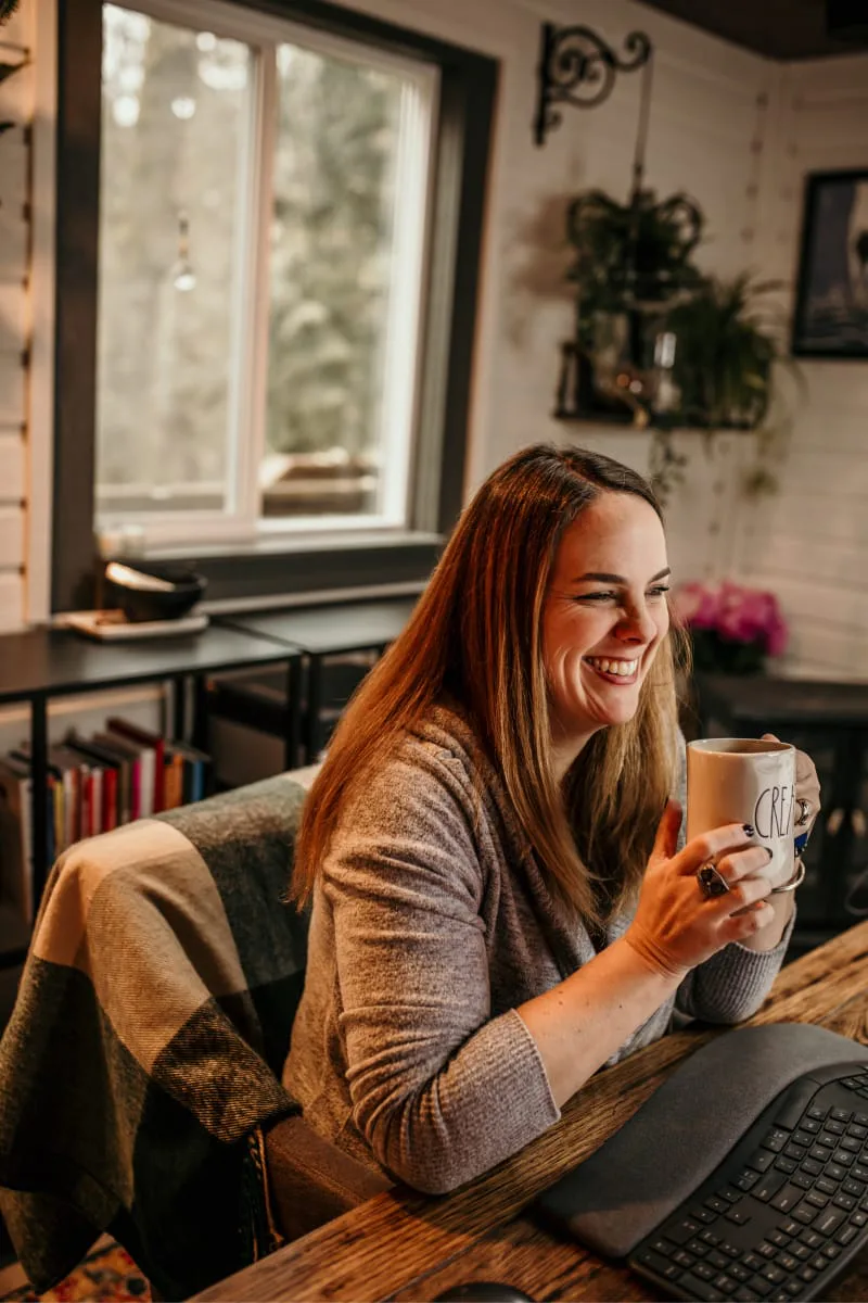 iaac-cara-chace-laughing-at-desk