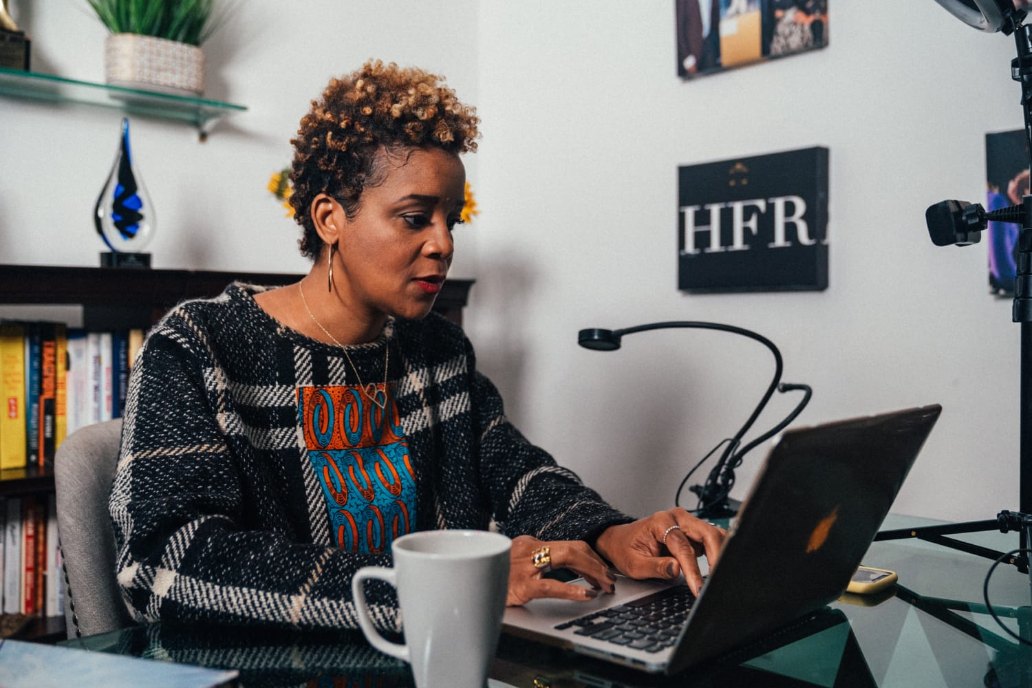 iaac-brandice-daniel-working-at-her-desk