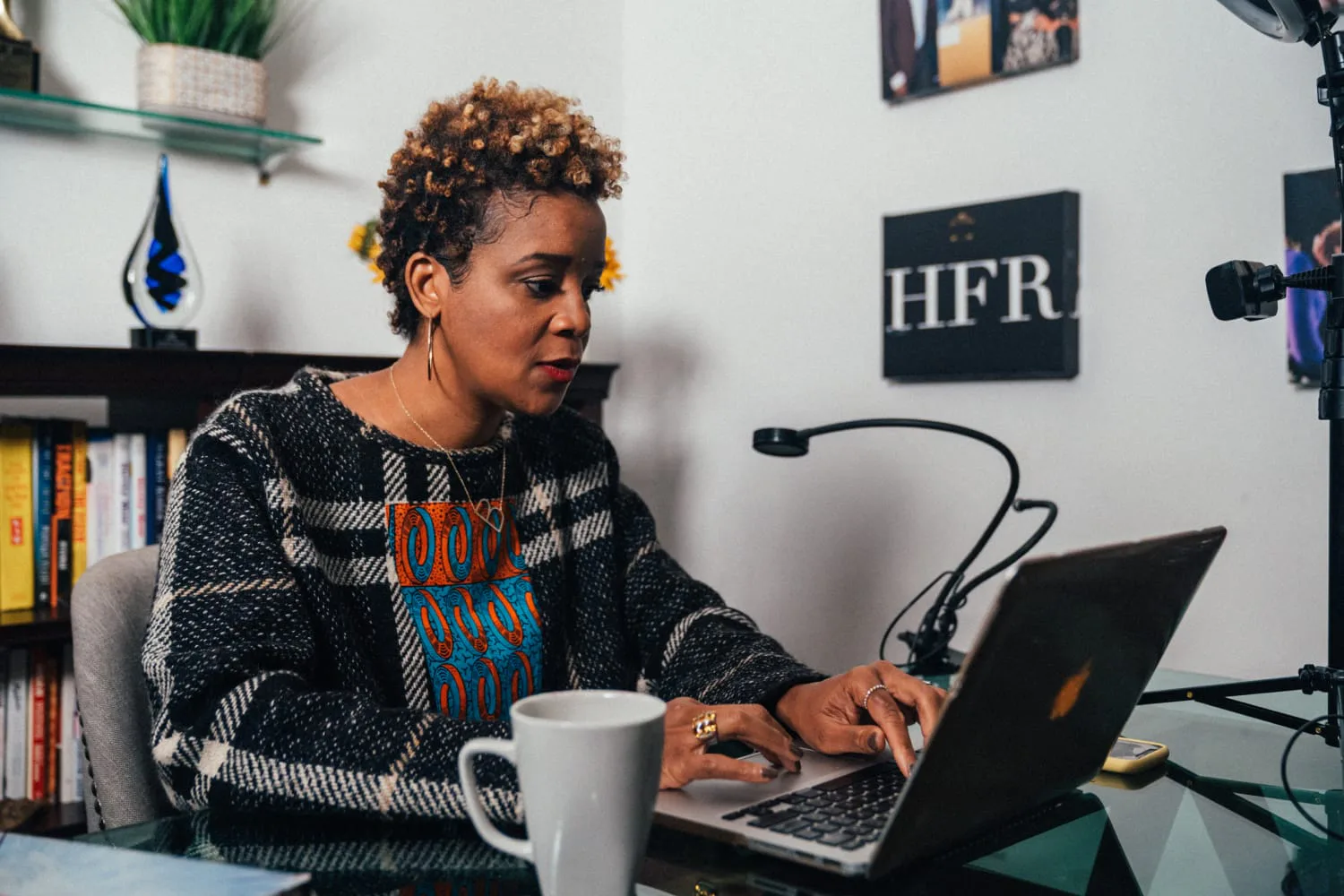 iaac-brandice-daniel-working-at-her-desk