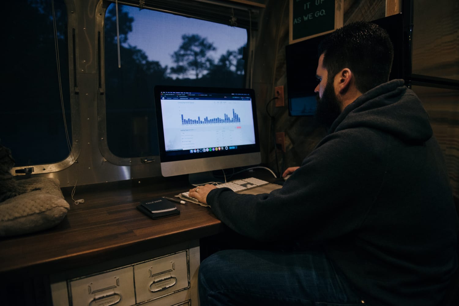 iaac-nick-true-using-convertkit-at-desk